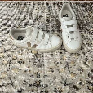 VEJA RECIFE LEATHER WHITE PLATINE, Size 7.5